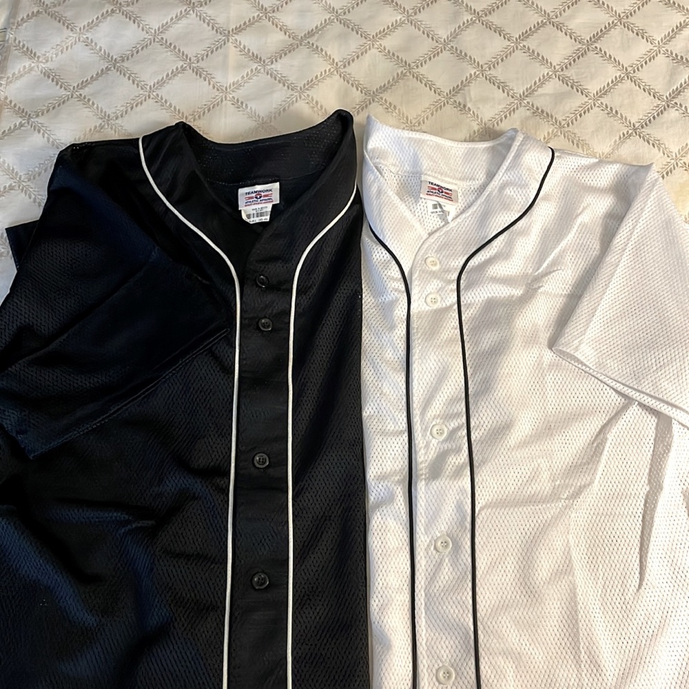 Men’s short sleeve jersey shirt, black & white, size L, new